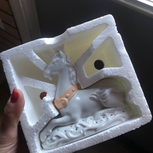 Unicorn - Picture 4 of 6